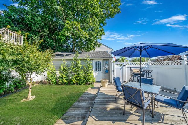 29 North Plaza, Amity Harbor, NY 11701