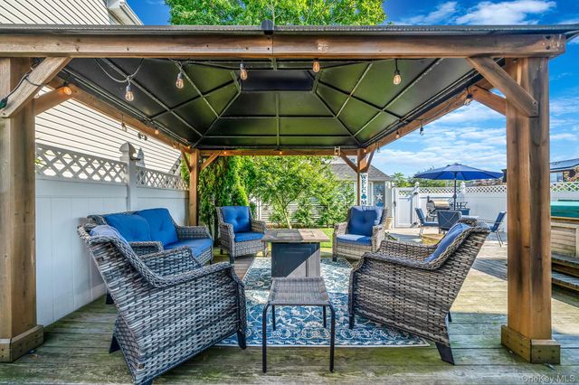 29 North Plaza, Amity Harbor, NY 11701