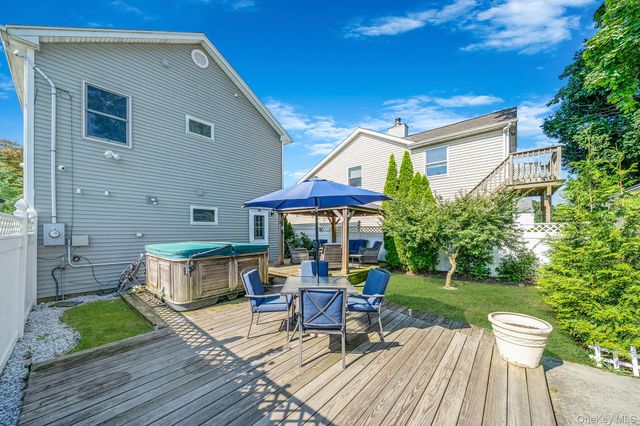 29 North Plaza, Amity Harbor, NY 11701