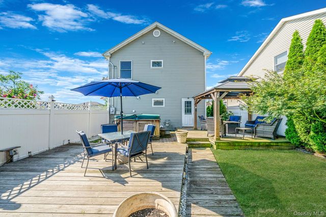 29 North Plaza, Amity Harbor, NY 11701