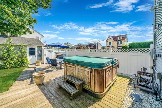 29 North Plaza, Amity Harbor, NY 11701