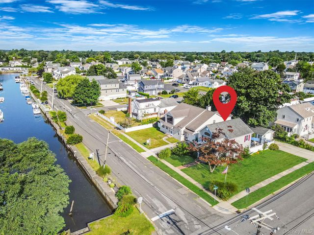 29 North Plaza, Amity Harbor, NY 11701