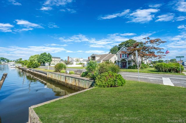 29 North Plaza, Amity Harbor, NY 11701