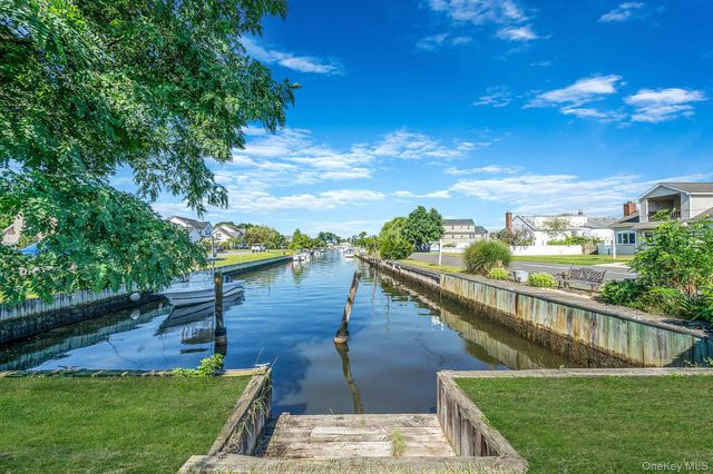 29 North Plaza, Amity Harbor, NY 11701