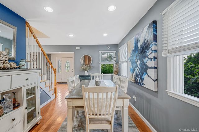 29 North Plaza, Amity Harbor, NY 11701