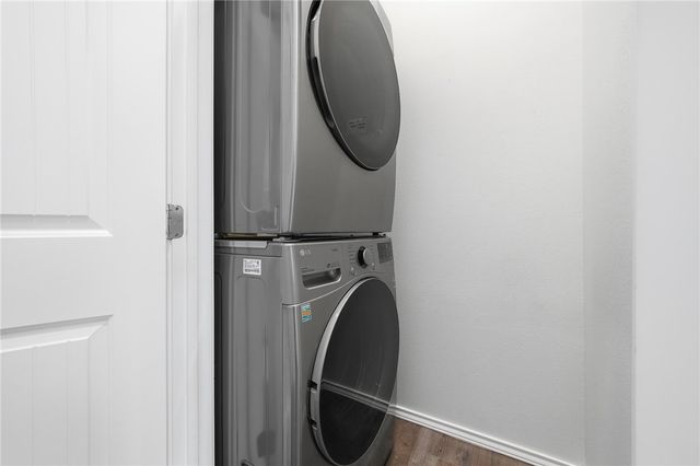 111 Paradise Dr, Rockport, TX 78382