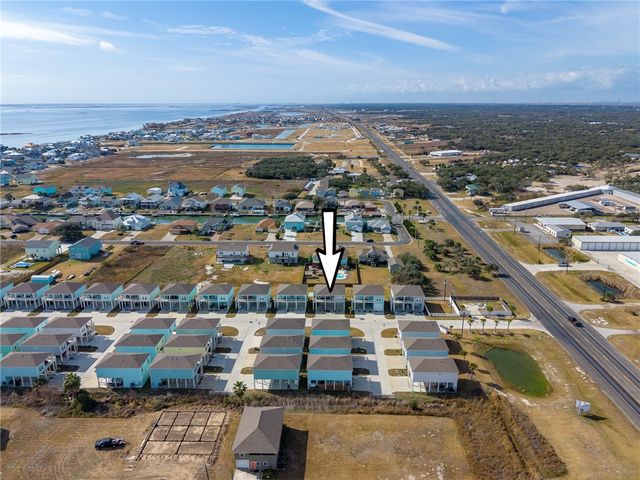 111 Paradise Dr, Rockport, TX 78382