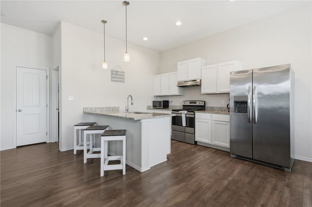 111 Paradise Dr, Rockport, TX 78382