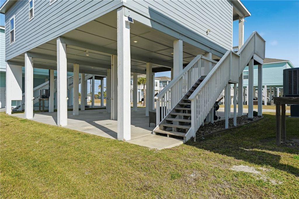 111 Paradise Dr, Rockport, TX 78382 — photo 5