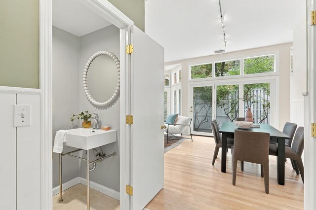 17 Frost St 17, Cambridge, MA 02140