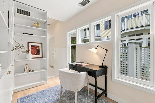 17 Frost St 17, Cambridge, MA 02140
