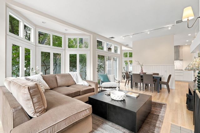 17 Frost St 17, Cambridge, MA 02140