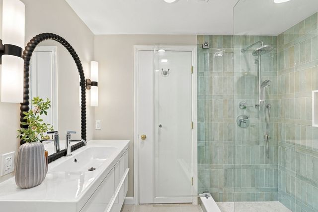 17 Frost St 17, Cambridge, MA 02140