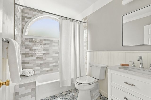 17 Frost St 17, Cambridge, MA 02140