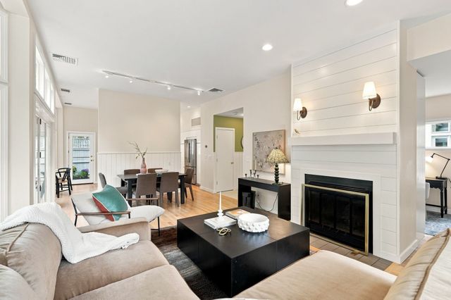 17 Frost St 17, Cambridge, MA 02140