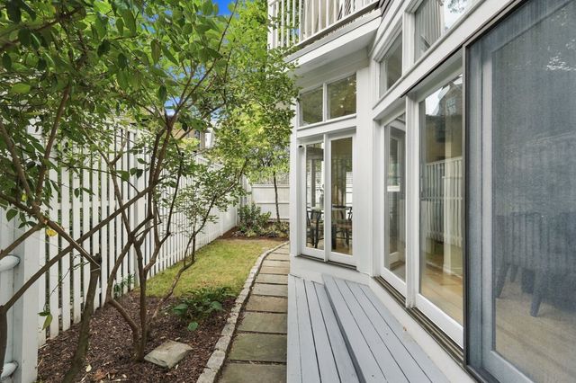 17 Frost St 17, Cambridge, MA 02140