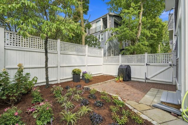 17 Frost St 17, Cambridge, MA 02140