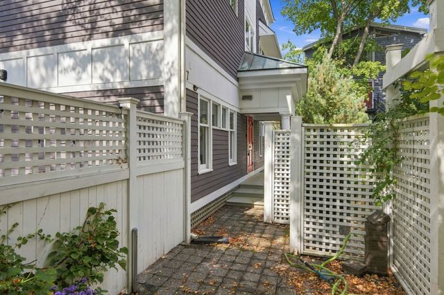 17 Frost St 17, Cambridge, MA 02140