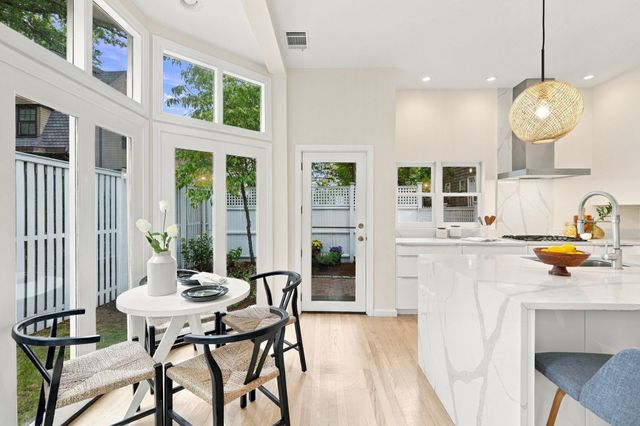 17 Frost St 17, Cambridge, MA 02140