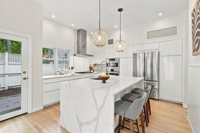 17 Frost St 17, Cambridge, MA 02140