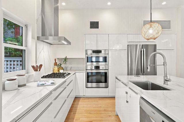 17 Frost St 17, Cambridge, MA 02140