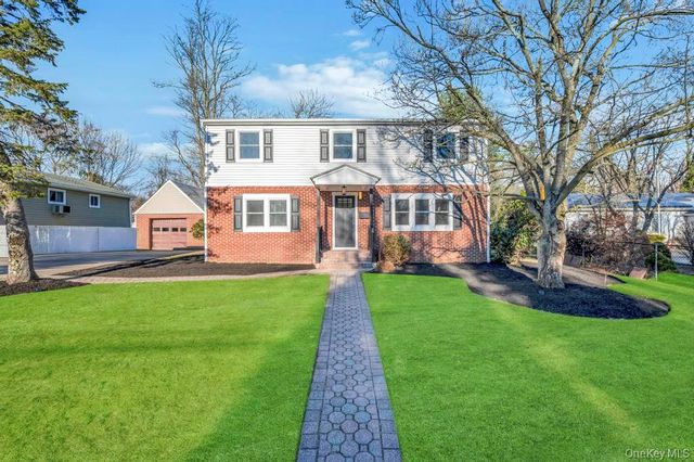 27 Landscape Drive, Wheatley Heights, NY 11798