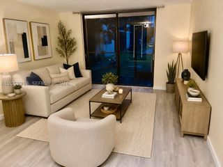 8635 NW 8th St 116, Miami, FL 33126
