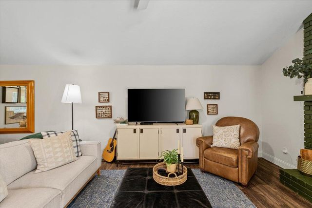 2216 Venus Dr, Ceres, CA 95307
