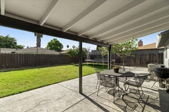 2216 Venus Dr, Ceres, CA 95307