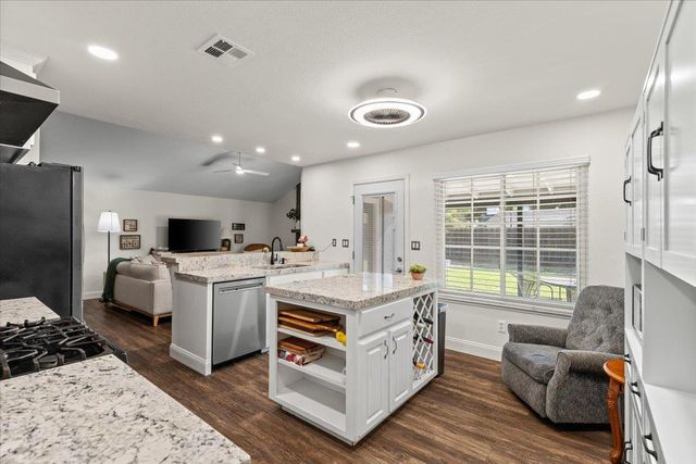 2216 Venus Dr, Ceres, CA 95307