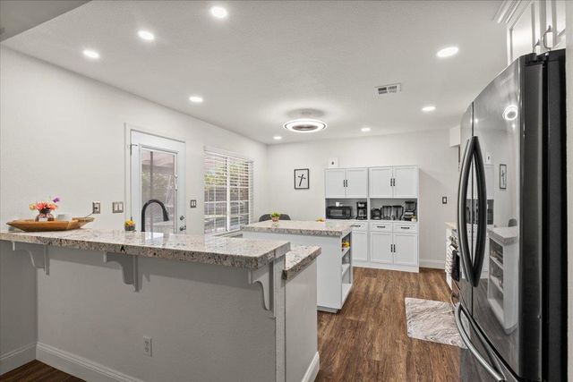 2216 Venus Dr, Ceres, CA 95307