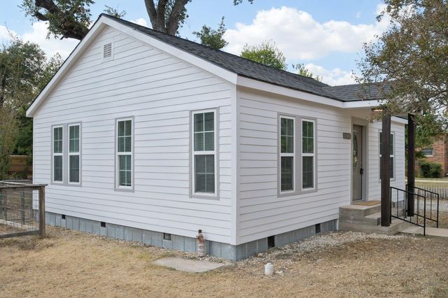 204 N Avenue B, Elgin, TX 78621