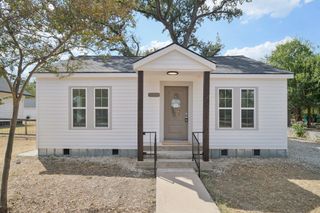 204 N Avenue B, Elgin, TX 78621
