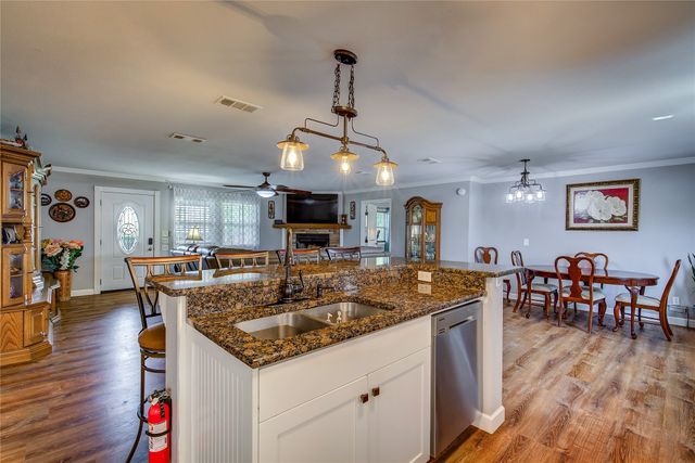 185 Seminole Trail, East Tawakoni, TX 75472