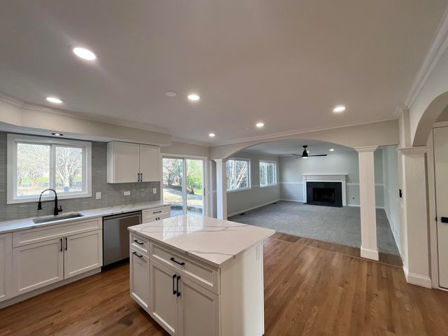 513 Trestle Court, Grayslake, IL 60030