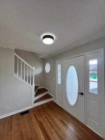 513 Trestle Court, Grayslake, IL 60030