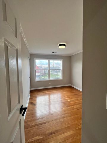 513 Trestle Court, Grayslake, IL 60030