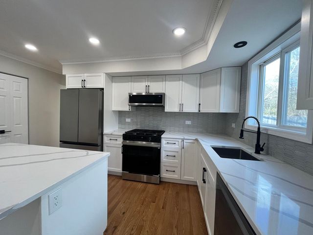 513 Trestle Court, Grayslake, IL 60030