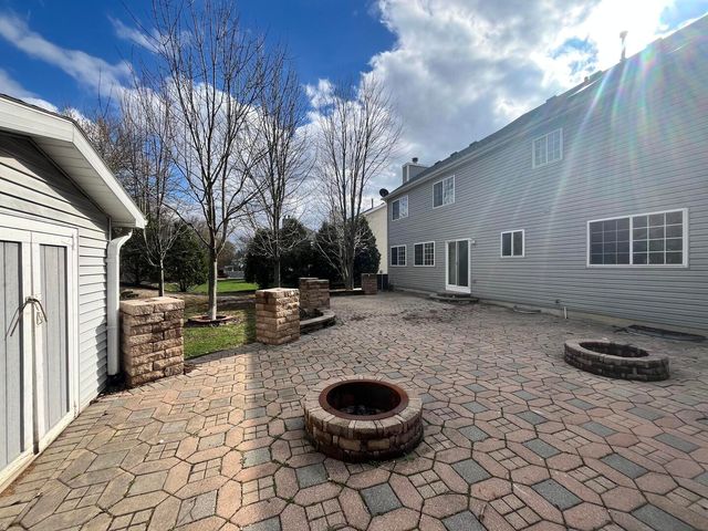 513 Trestle Court, Grayslake, IL 60030