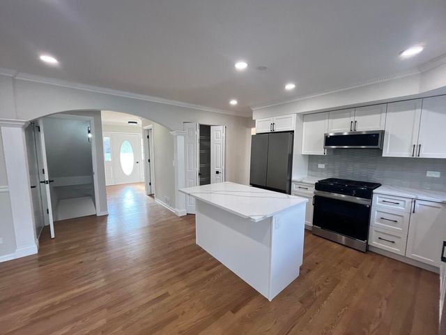 513 Trestle Court, Grayslake, IL 60030