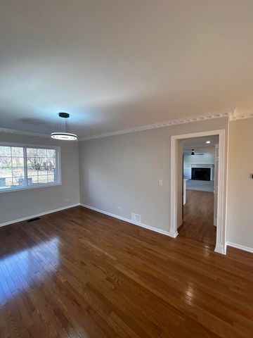 513 Trestle Court, Grayslake, IL 60030