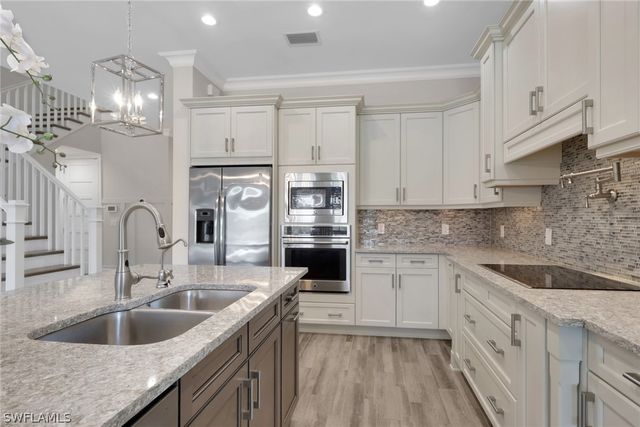 6482 WARWICK AVE, Naples, FL 34113