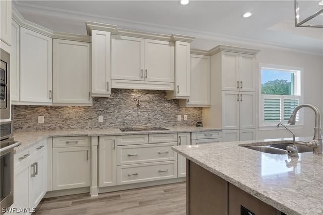 6482 WARWICK AVE, Naples, FL 34113