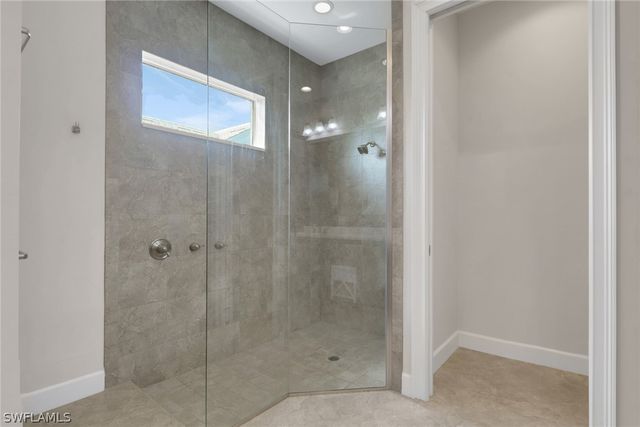 6482 WARWICK AVE, Naples, FL 34113