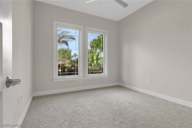 6482 WARWICK AVE, Naples, FL 34113