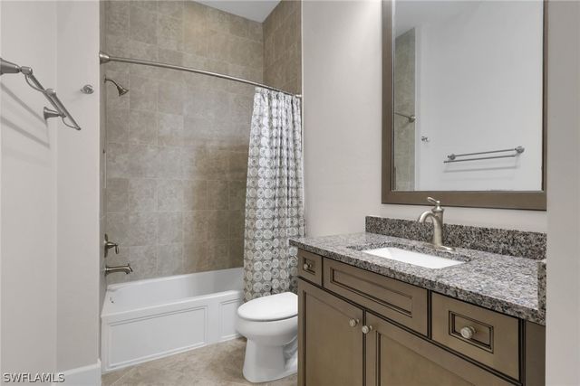 6482 WARWICK AVE, Naples, FL 34113