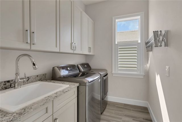 6482 WARWICK AVE, Naples, FL 34113