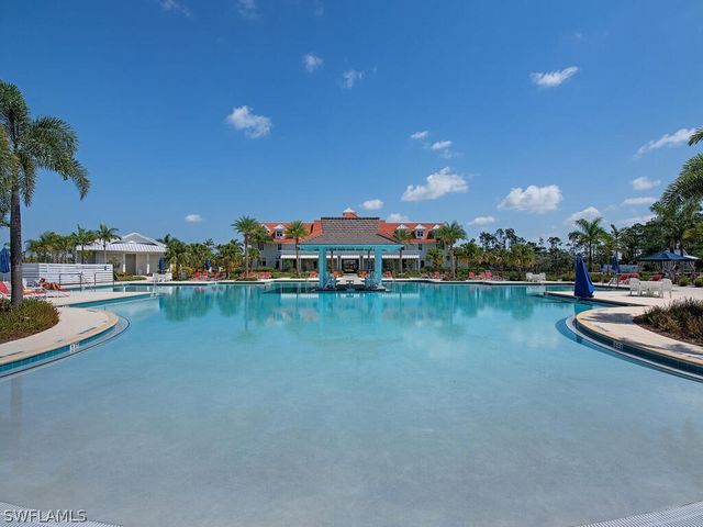 6482 WARWICK AVE, Naples, FL 34113