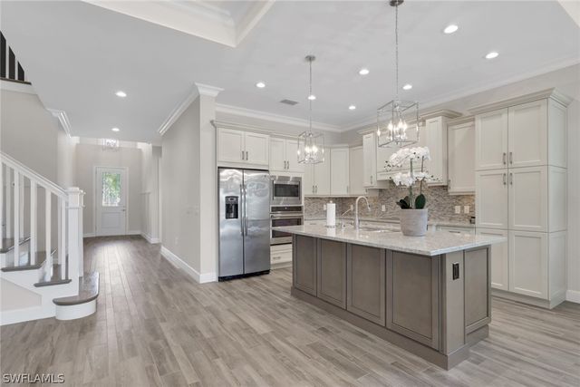 6482 WARWICK AVE, Naples, FL 34113