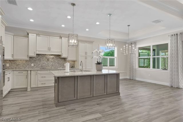 6482 WARWICK AVE, Naples, FL 34113